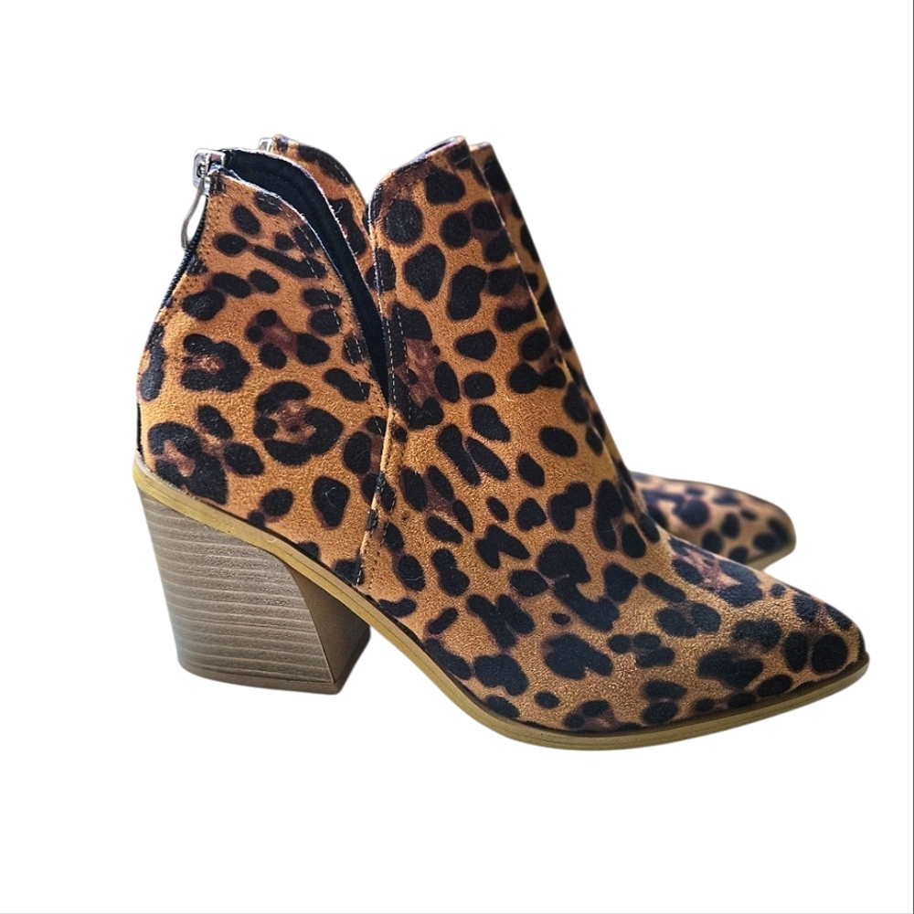Womens Zip Back Leopard Print Ankle Booties. Size 38, Like New!